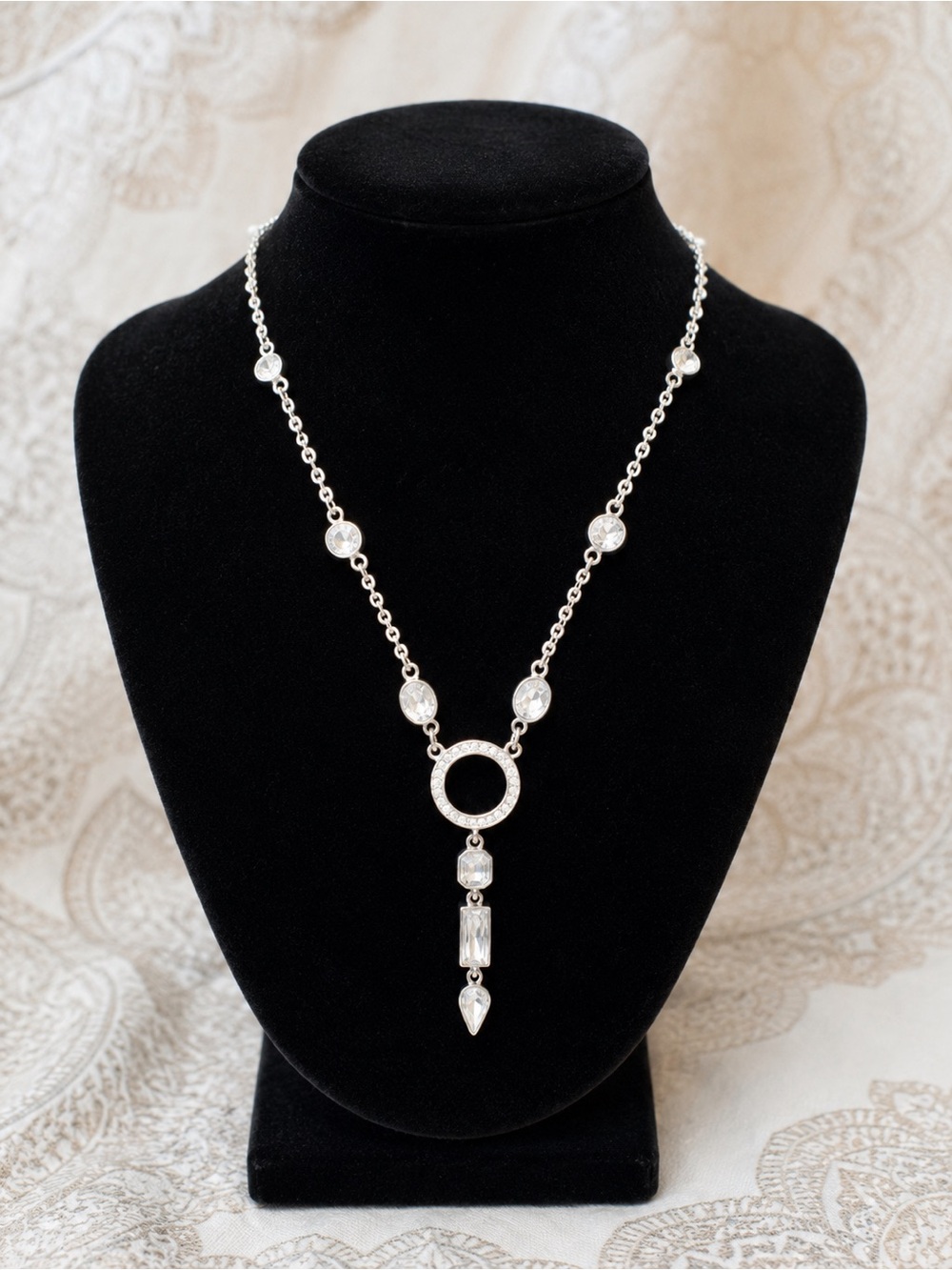 Elegant Silver Crystal Pendant Necklace - Timeless Women Jewelry